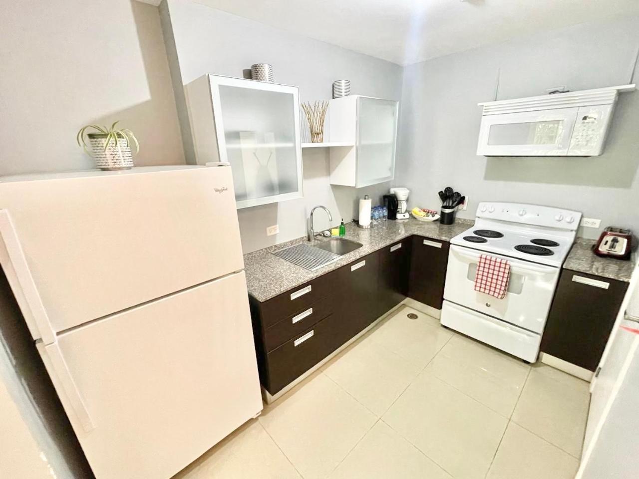 Modern 3 Bedroom Condo In Private Community #8 Petit Valley Eksteriør billede